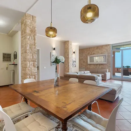 Vakantiehuis 'villa Della Baia Sea By Interhome